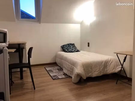 chambre indépendante sdb privée toute charges comprise