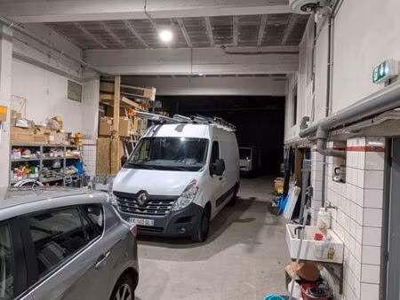 loue grand dépôt au centre ville