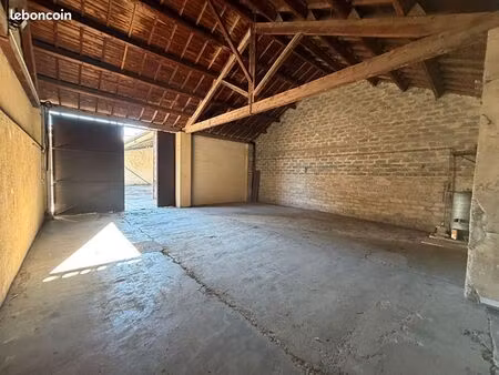 entrepôt 100 m² althen des paluds