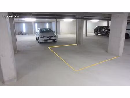 place de parking dans un garage collectif