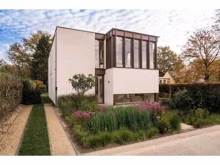 house sylvan : villa architecturale avec vue sur les prairie