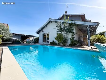 maison type 6 au centre du village