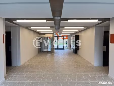 bureaux 146 m²