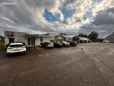 local bureaux 4 043 m²