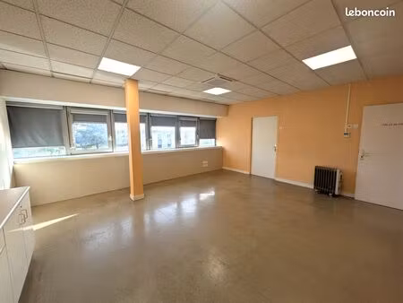 local 69 m² fougères