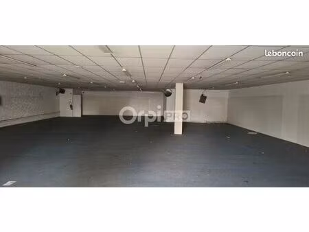 local commercial 750 m²