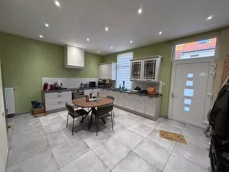 maison de rangée à vendre fraichement rénovée