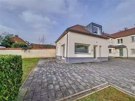 appartement 1 ch   terrasse et emplacement de parking