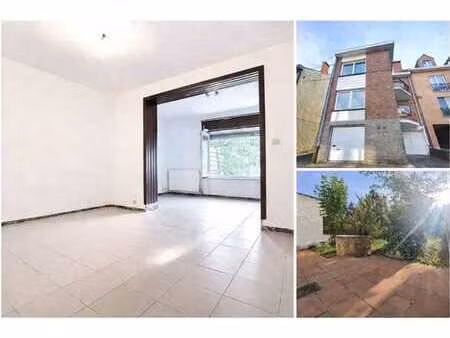 studio avec terrasse ! pas de domiciliation !