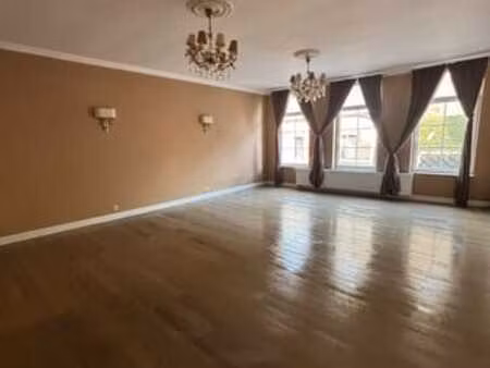 spacieux appartement 3 chambres avec terrasse. 180m2