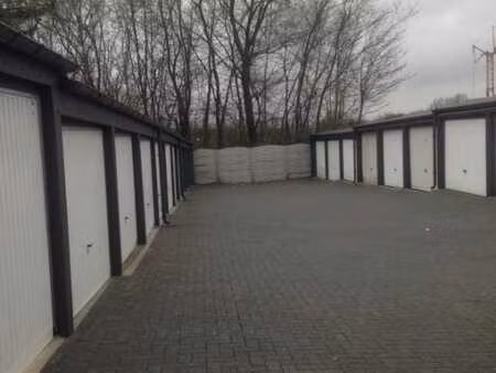 garagebox à louer.