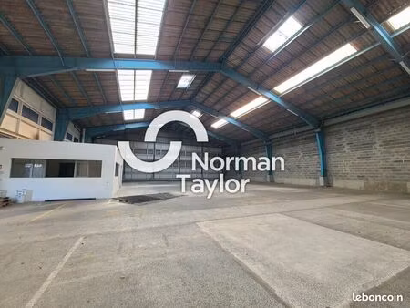 local d'activité 1 040 m²