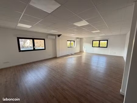 location bureau 65 m²