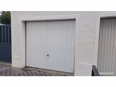 box sur rue 15m2 – trappes gare - 150 /mois