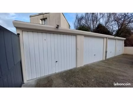 garage fermé individuel 15m2 sécurisé – trappes gare – 150 euros/mois