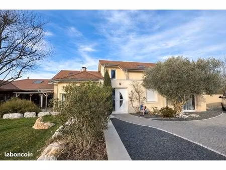 villa 10 pièces 330 m²