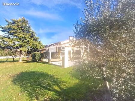 villa 4 pièces 145 m²