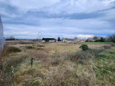 à vendre – terrain constructible de 4 950 m² – cézac – acces direct depuis l’a10