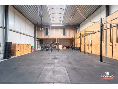 entrepôt de 385 m² avec parking – herstal