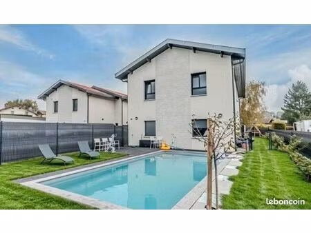 maison 7 pièces 198 m²