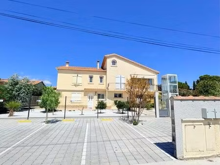 local dans maison médicale récente