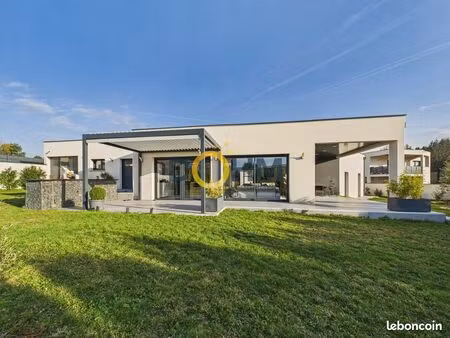villa 6 pièces 150 m²