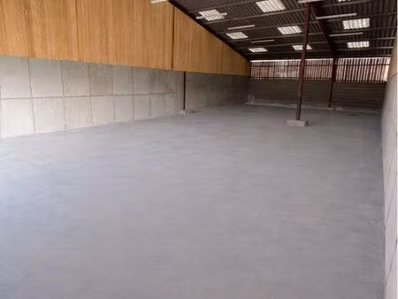 local hangar dépôt