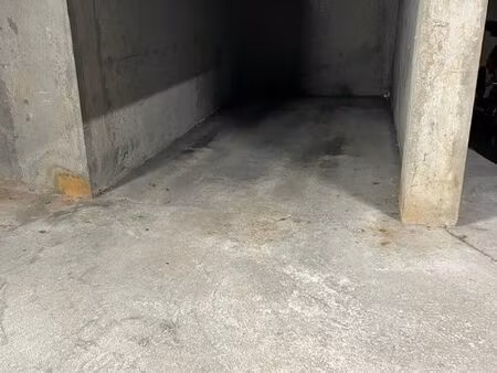 loue emplaçament voiture dans parking souterrain