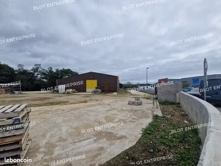 local d'activité 610 m²