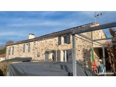 maison atypique en pierre