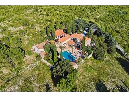 mas 8 pièces 450 m²