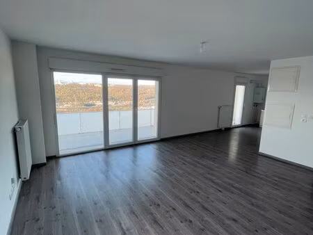 très bel appartement  plein sud  avec 3 chambres  belle terrasse vue seine  3 places de pa