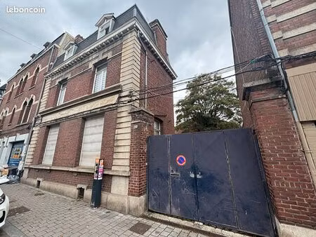 immeuble 8 pièces 150 m²