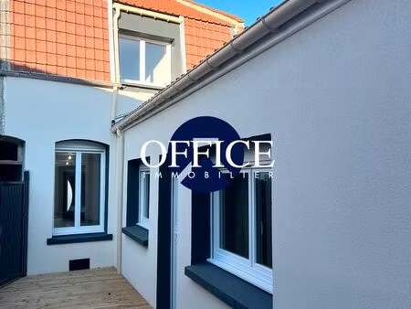 splendide maison de ville entierement renovee garage et exterieur 4 chambres