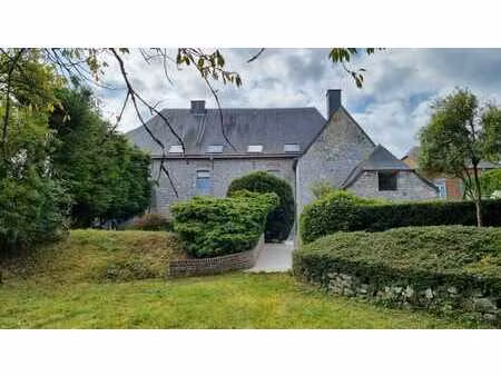 dans magnifique bâtisse en pierres du pays appart 2 chambres