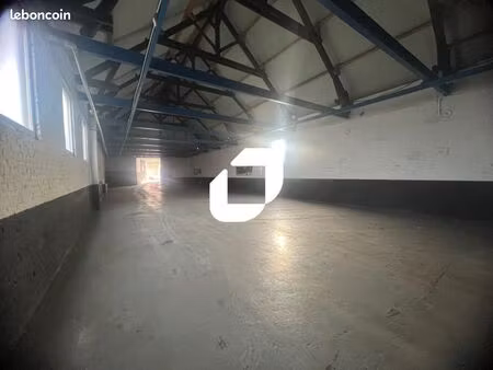 local d'activité 900 m²