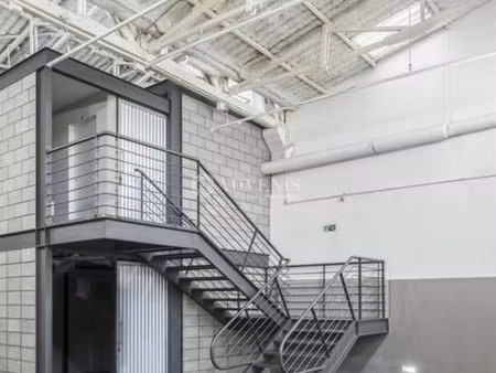 local logistique 155 m²