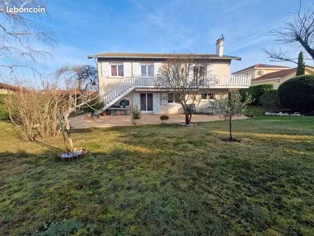 b. maison traditionnelle 150m² hab / 2 logements / terrain 1044m² / calme / vue seyssuel