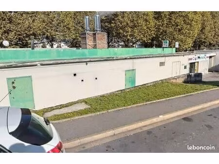 local commercial 800 m² osny