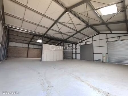 local logistique 270 m²