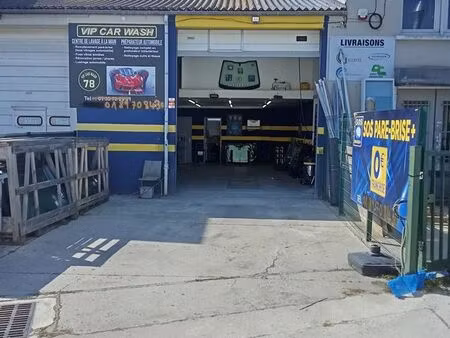 local pare brise. possible garage