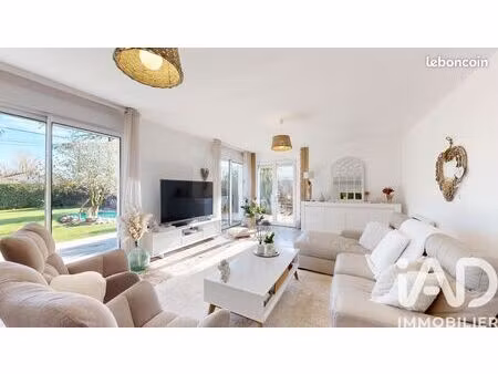 maison 8 pièces 206 m²