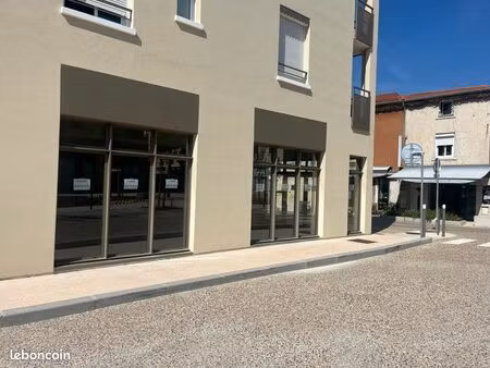 local tout commerce hyper centre