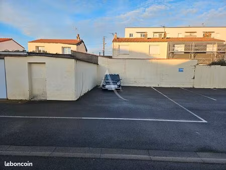 parking/box 13 m² les sables d olonne