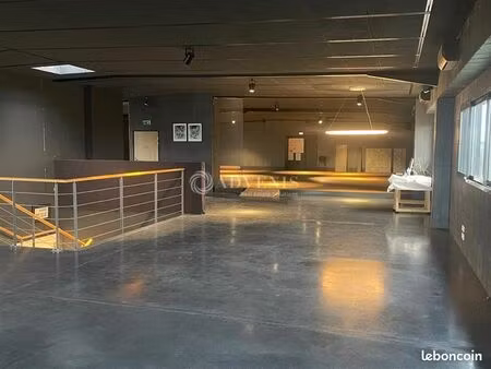 local d'activité 1 748 m²