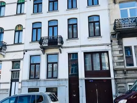 forest : maison + atelier arriere - a vendre