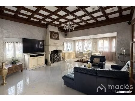propriété 6 pièces 238 m²