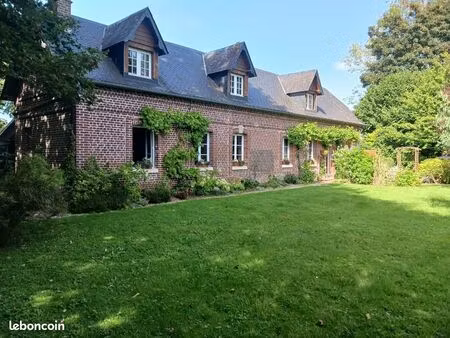 maison de caractère en briques 120 m2. grande terrasse et parc arboré