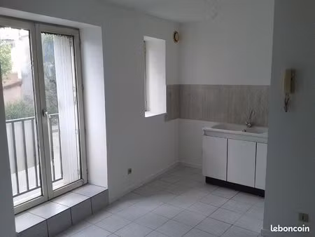 t3 - 55 m2 plein centre de roussillon