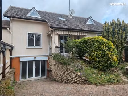 maison 9 pièces 184 m²